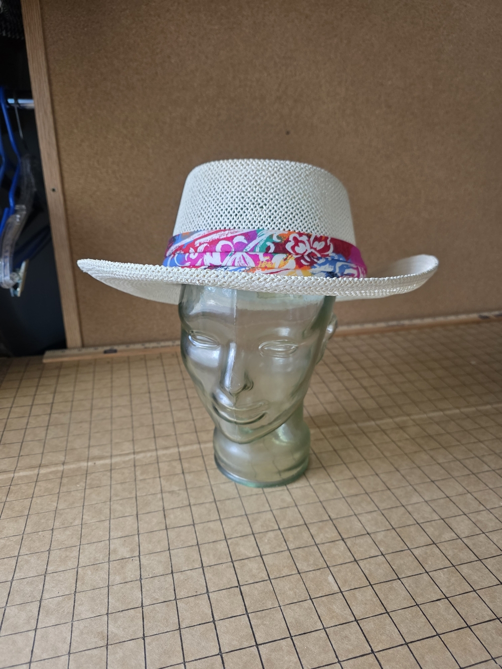 Kangol Design White Woven Sun Hat w/ Colorful Floral Band Vintage Collectible